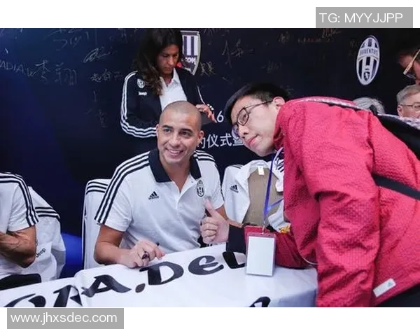 与足球明星零距离互动视频通话免费体验尽在此刻