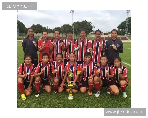 小东足球：从草根到职业的梦想之路与成长故事