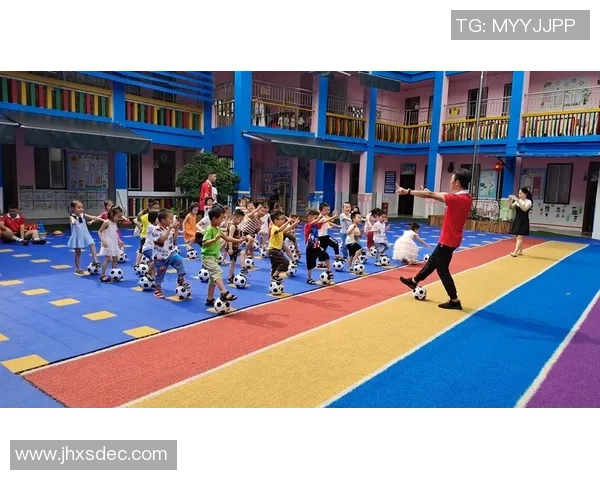 幼儿足球科普知识启蒙课程让孩子们快乐学习足球的基本技能与规则