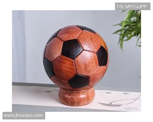 用足球的创意与热情打造独特的艺术品与生活用品