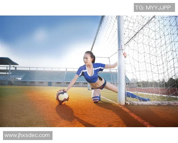 足球宝贝展现性感魅力高清图片尽显青春活力与运动风采