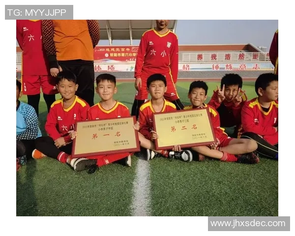 足球社鼓励每位成员积极参与锻炼提升技能共同享受团队合作的乐趣与激情