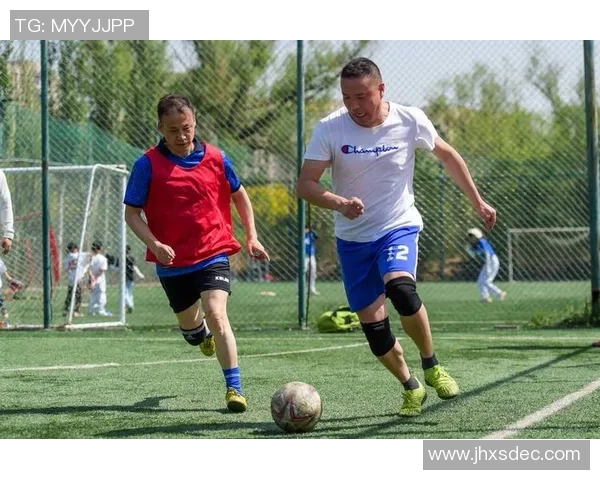 踢足球时必备的护具选择与使用指南助你安全畅享比赛乐趣 踢足球时必备的护具选择与使用指南助你安全畅享比赛乐趣